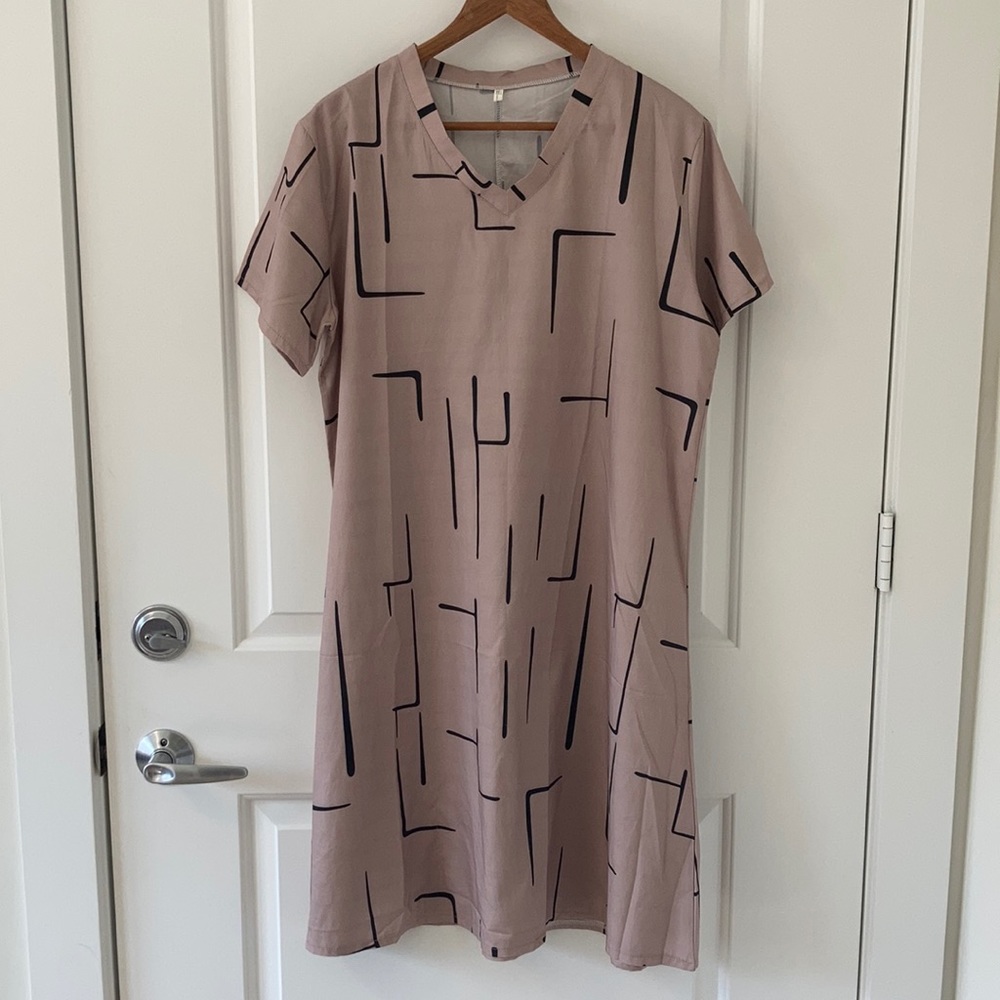 Modern midi dress in Black and Tan